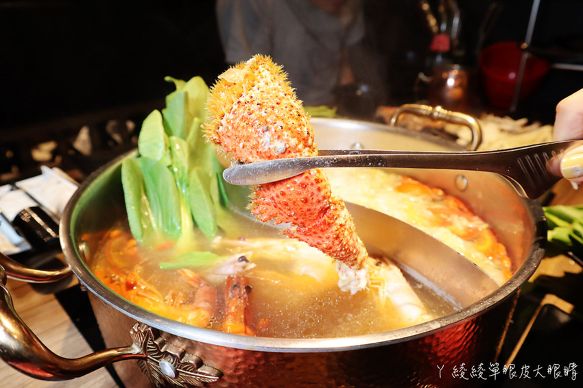 竹北火鍋吃到飽推薦巴適經典麻辣鍋!和牛海鮮牛舌無限量供應!超過七十種食材爽爽吃!啤酒無限暢飲