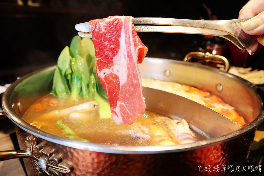 竹北火鍋吃到飽推薦巴適經典麻辣鍋!和牛海鮮牛舌無限量供應!超過七十種食材爽爽吃!啤酒無限暢飲