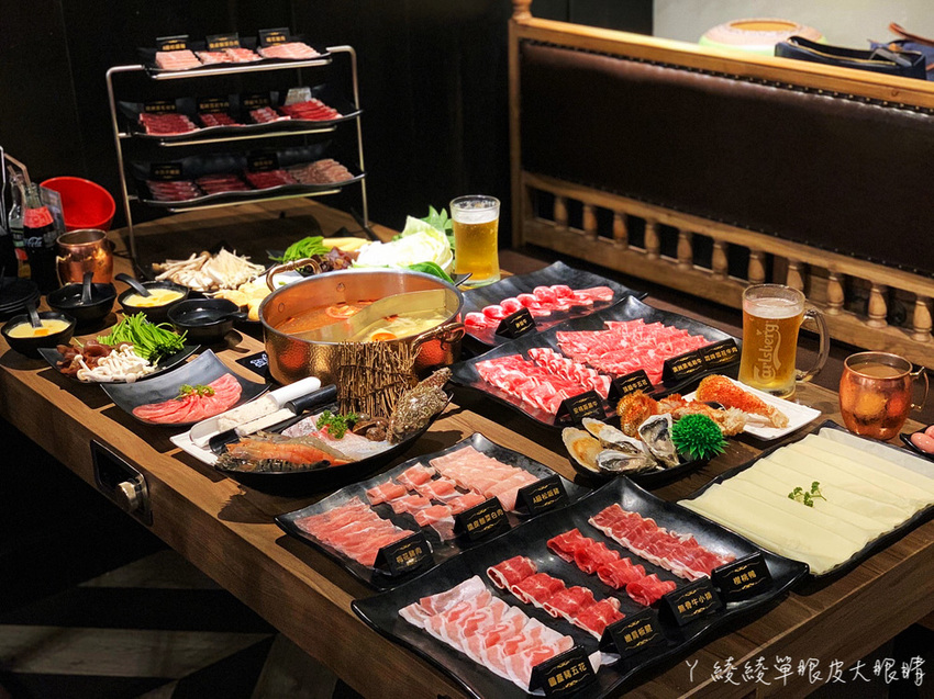 竹北火鍋吃到飽推薦巴適經典麻辣鍋!和牛海鮮牛舌無限量供應!超過七十種食材爽爽吃!啤酒無限暢飲