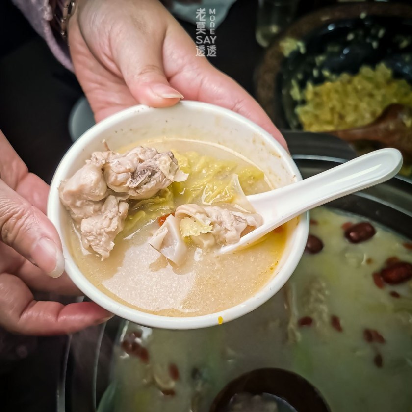 [台南 熱炒]東區貴十八重慶烤魚,老闆一身30年好手藝!孜然香酥蝦,剁椒脆卷