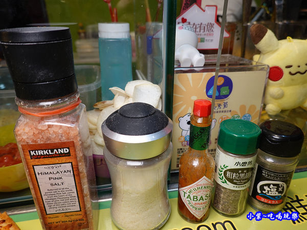 饒河街夜市美食--水果兔窯烤披薩饒河店 (1).jpg