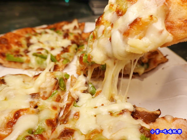 鮮菇蘆筍披薩-水果兔窯烤披薩饒河店  (2).jpg