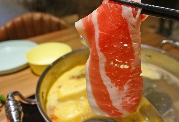 【新莊美食】囍富鍋吧-純天然食材熬煮火鍋湯頭搭配高品質的食材,必吃火鍋店推薦