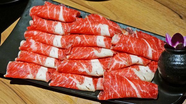 【新莊美食】囍富鍋吧-純天然食材熬煮火鍋湯頭搭配高品質的食材,必吃火鍋店推薦