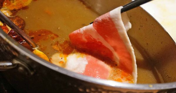 【新莊美食】囍富鍋吧-純天然食材熬煮火鍋湯頭搭配高品質的食材,必吃火鍋店推薦