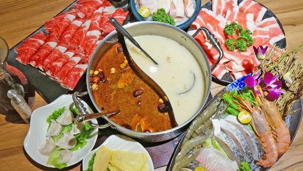 【新莊美食】囍富鍋吧-純天然食材熬煮火鍋湯頭搭配高品質的食材,必吃火鍋店推薦