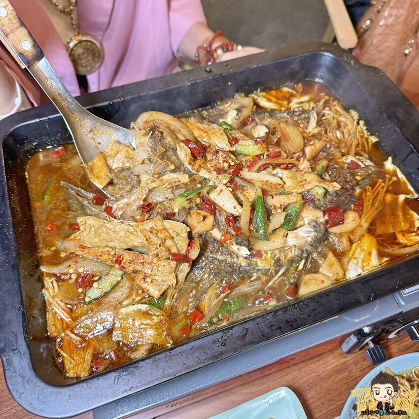 全新竹最平價的麻辣烤魚只要299元！人氣鹽酥雞店還有整隻炸帝王蟹上桌！ 車庫鹽酥雞季節限定新品香辣烤魚只要299元！ (菜單營業時間地址電話) - 跟著踢小米吃喝玩樂趣