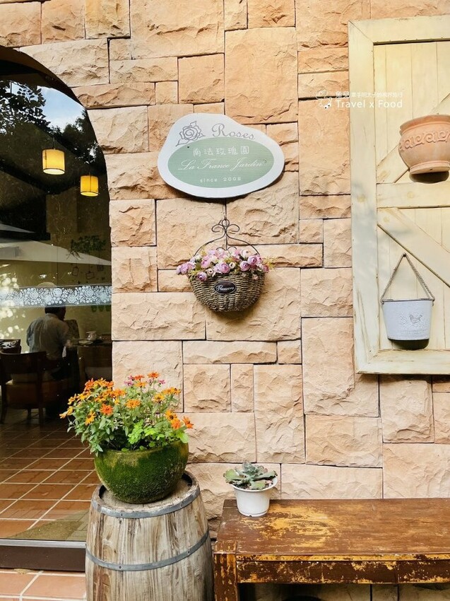 美麗繽紛的花叢,陶醉浪漫的氛圍,Emmie的南法玫瑰園 - 魚兒 x 牽手明太子的「視」界旅行