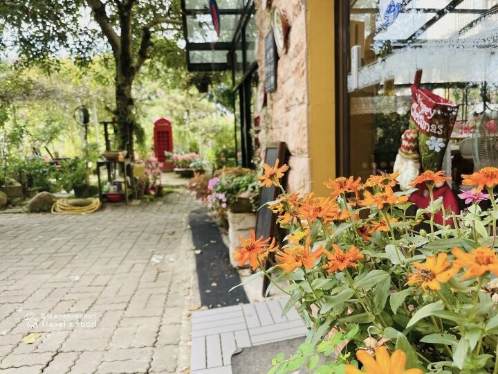 美麗繽紛的花叢,陶醉浪漫的氛圍,Emmie的南法玫瑰園 - 魚兒 x 牽手明太子的「視」界旅行
