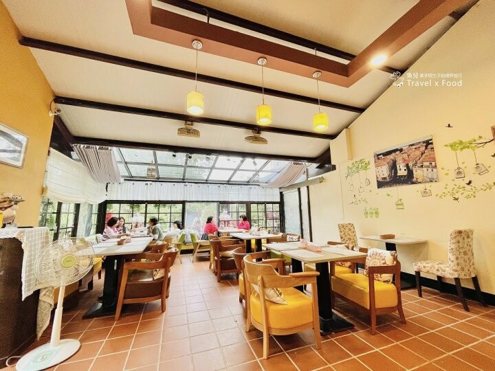 美麗繽紛的花叢,陶醉浪漫的氛圍,Emmie的南法玫瑰園 - 魚兒 x 牽手明太子的「視」界旅行