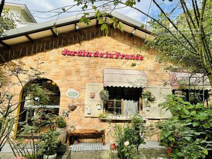 美麗繽紛的花叢,陶醉浪漫的氛圍,Emmie的南法玫瑰園 - 魚兒 x 牽手明太子的「視」界旅行