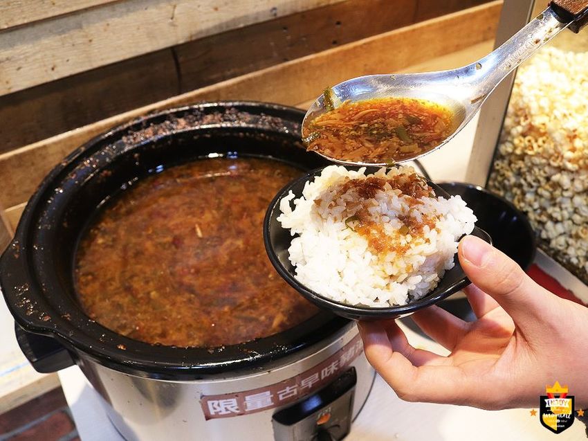 台南小火鍋／平價消費CP值高／10多種自助吧產品無限供應／用餐時段必客滿／隱藏版鍋物在牆上／限量古早味豬油拌飯／不收服務費