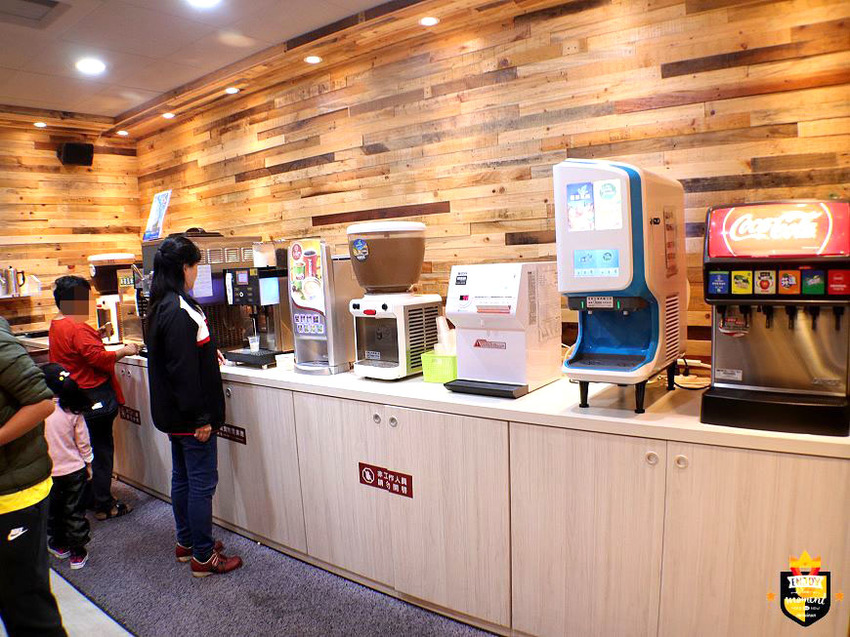 台南小火鍋／平價消費CP值高／10多種自助吧產品無限供應／用餐時段必客滿／隱藏版鍋物在牆上／限量古早味豬油拌飯／不收服務費