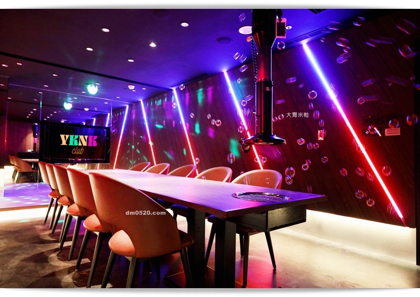 樂軒旗下年輕燒肉KTV餐廳！YKNK club遠百信義A13,限時四天8/3-8/6雙人以上套餐買一送一,大啖彈牙牛舌/雞腿火鍋/熔岩珍奶伯爵蛋糕！遠百信義A13餐廳推薦,信義區單點燒肉推薦, - 大