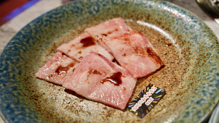 [信義吃到飽] YKNK club｜真日本A5和牛燒肉吃到飽！超美油花～入口即化～