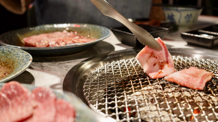 [信義吃到飽] YKNK club｜真日本A5和牛燒肉吃到飽！超美油花～入口即化～