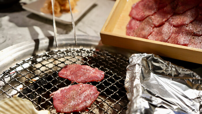 [信義吃到飽] YKNK club｜真日本A5和牛燒肉吃到飽！超美油花～入口即化～