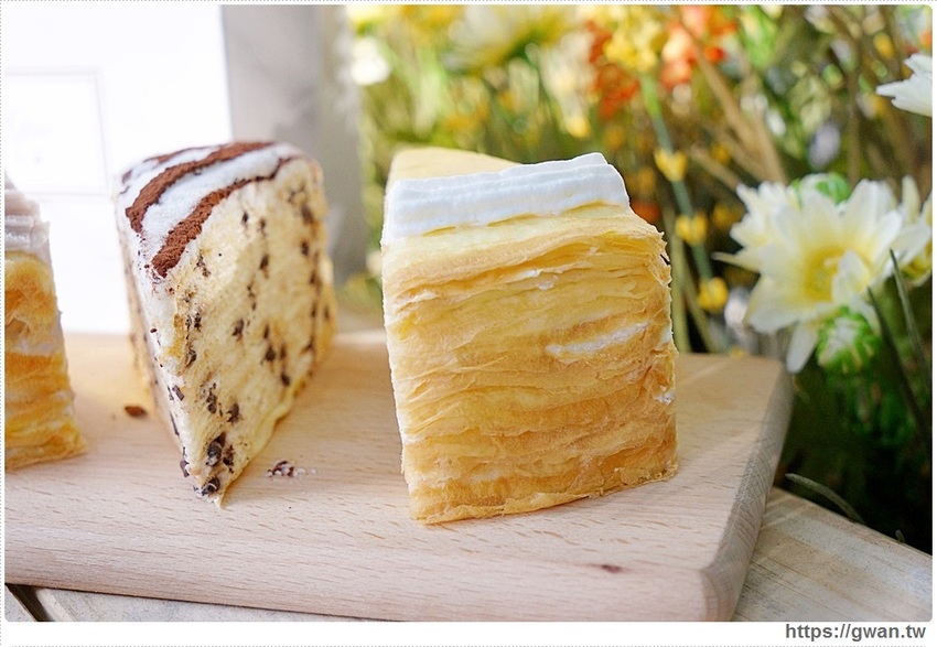 台中超人氣千層蛋糕逢甲新開幕！外帶組合每片只要100元，草莓千層每天限量三小時就完售~