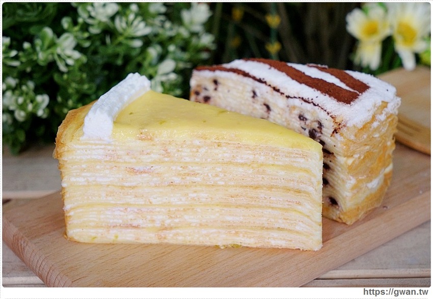 台中超人氣千層蛋糕逢甲新開幕！外帶組合每片只要100元，草莓千層每天限量三小時就完售~