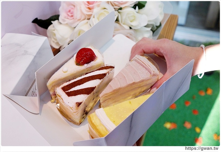 台中超人氣千層蛋糕逢甲新開幕！外帶組合每片只要100元，草莓千層每天限量三小時就完售~