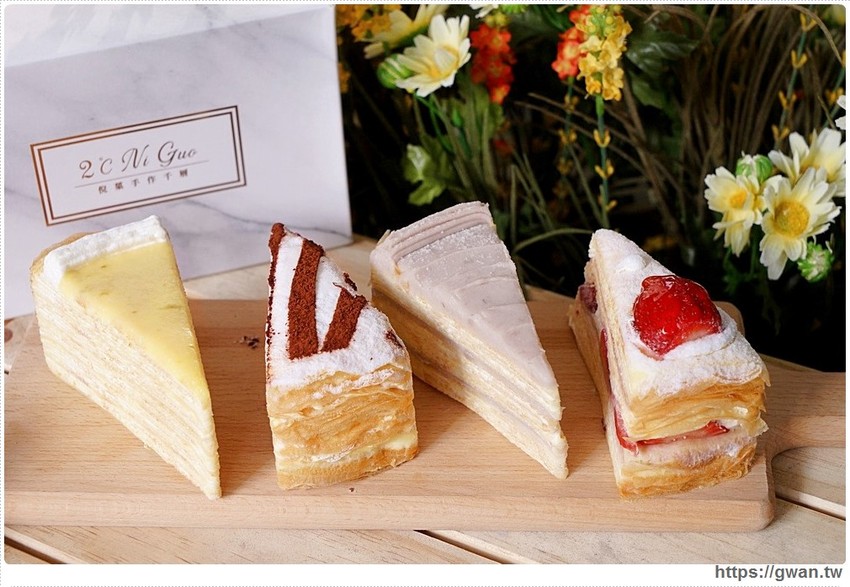 台中超人氣千層蛋糕逢甲新開幕！外帶組合每片只要100元，草莓千層每天限量三小時就完售~