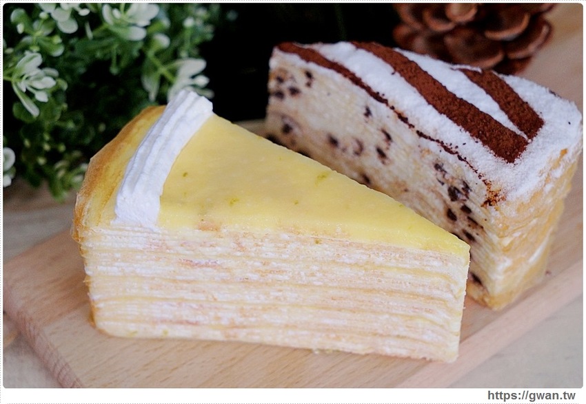 台中超人氣千層蛋糕逢甲新開幕！外帶組合每片只要100元，草莓千層每天限量三小時就完售~