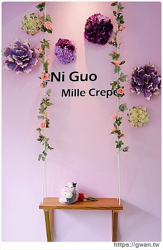 台中超人氣千層蛋糕逢甲新開幕！外帶組合每片只要100元，草莓千層每天限量三小時就完售~