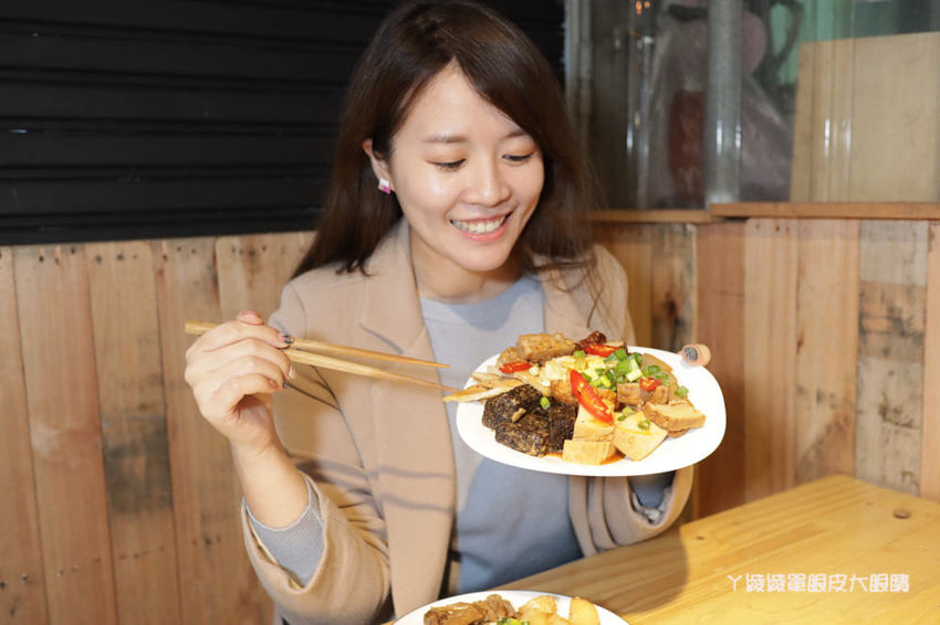新竹滷味推薦秘醬滷味!來自上海的冷滷味,獨門滷汁香氣逼人!必吃巨大旗津黑輪片跟炸蛋