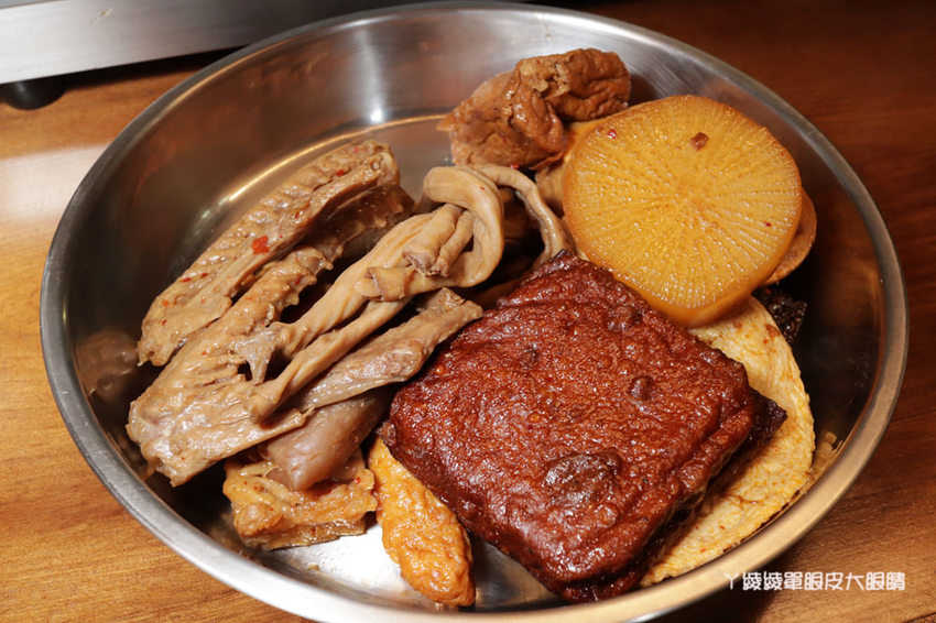 新竹滷味推薦秘醬滷味!來自上海的冷滷味,獨門滷汁香氣逼人!必吃巨大旗津黑輪片跟炸蛋