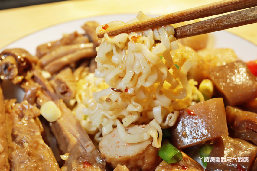 新竹滷味推薦秘醬滷味!來自上海的冷滷味,獨門滷汁香氣逼人!必吃巨大旗津黑輪片跟炸蛋