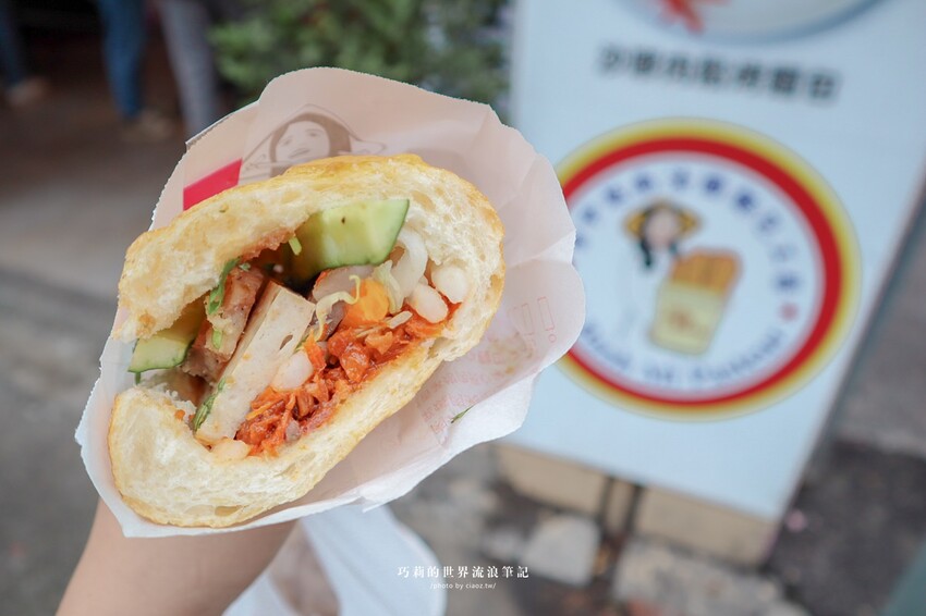 台中越南法國麵包工藝 | 第二市場排隊美食再加一，越南法國麵包20多種吃法原味還有買10送1 @巧莉的世界流浪筆記