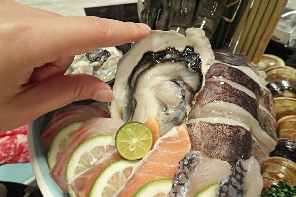 美食 ░ jhujian築間幸福鍋物 高雄大立店,豐富新鮮的海鮮和高CP值性價比,吃火鍋看夜景-高雄質感火鍋推薦_33.jpg 美食 ░ jhujian築間幸福鍋物 高雄大立店,豐富新鮮的海鮮和高CP值性價比,吃火鍋看夜景-高雄質感火鍋推薦_33.jpg