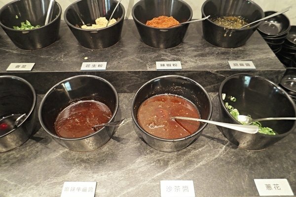 美食 ░ jhujian築間幸福鍋物 高雄大立店,豐富新鮮的海鮮和高CP值性價比,吃火鍋看夜景-高雄質感火鍋推薦_68.jpg 美食 ░ jhujian築間幸福鍋物 高雄大立店,豐富新鮮的海鮮和高CP值性價比,吃火鍋看夜景-高雄質感火鍋推薦_68.jpg