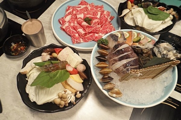 美食 ░ jhujian築間幸福鍋物 高雄大立店,豐富新鮮的海鮮和高CP值性價比,吃火鍋看夜景-高雄質感火鍋推薦_46.jpg 美食 ░ jhujian築間幸福鍋物 高雄大立店,豐富新鮮的海鮮和高CP值性價比,吃火鍋看夜景-高雄質感火鍋推薦_46.jpg