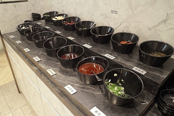 美食 ░ jhujian築間幸福鍋物 高雄大立店,豐富新鮮的海鮮和高CP值性價比,吃火鍋看夜景-高雄質感火鍋推薦_69.jpg 美食 ░ jhujian築間幸福鍋物 高雄大立店,豐富新鮮的海鮮和高CP值性價比,吃火鍋看夜景-高雄質感火鍋推薦_69.jpg