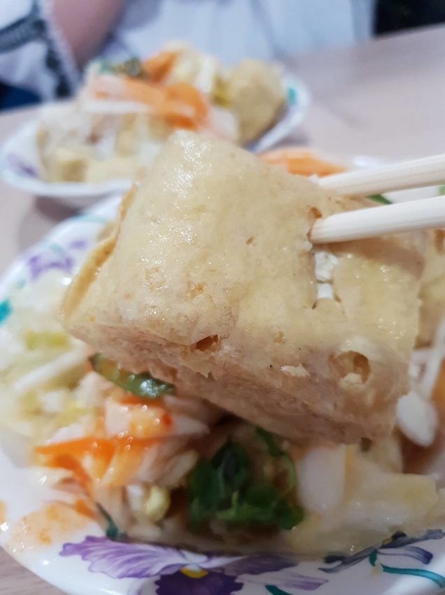 【花蓮.市區】貨櫃星巴克旁的玉里橋頭臭豆腐。排隊名店一抵達就要先拿號碼牌