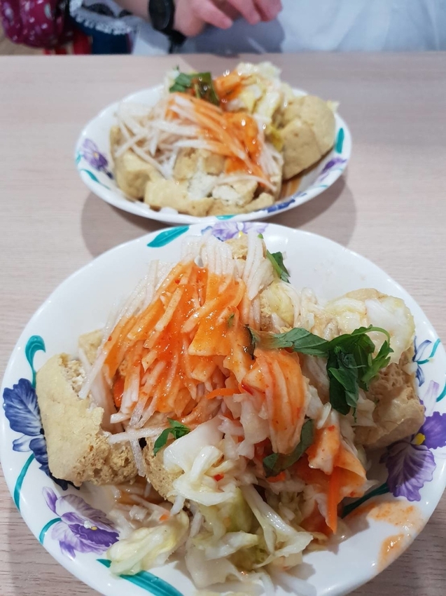 【花蓮.市區】貨櫃星巴克旁的玉里橋頭臭豆腐。排隊名店一抵達就要先拿號碼牌