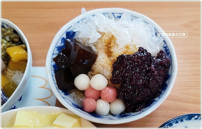 緊鄰大坑9號步道，專賣手工豆花、芋圓、湯圓、嫩仙草，還有大小少爺刨冰任你挑，爬完山後的最佳消暑聖品！！