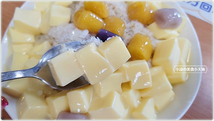 緊鄰大坑9號步道，專賣手工豆花、芋圓、湯圓、嫩仙草，還有大小少爺刨冰任你挑，爬完山後的最佳消暑聖品！！