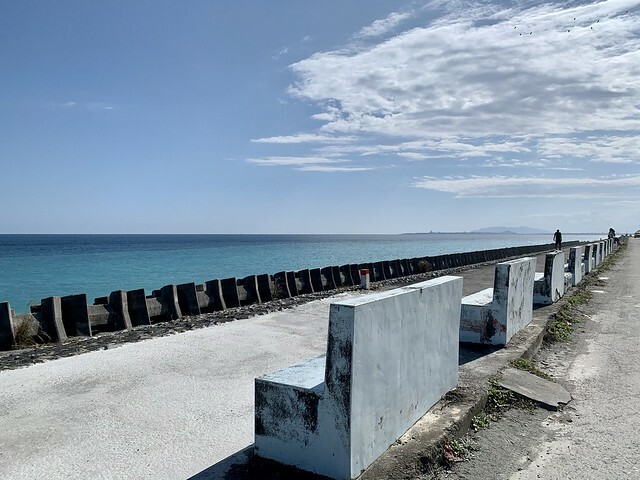 花蓮Pony Cafe｜通往天空的階梯｜海平線的美｜餵食各種小動物｜好玩、好拍的花蓮景點｜附菜單