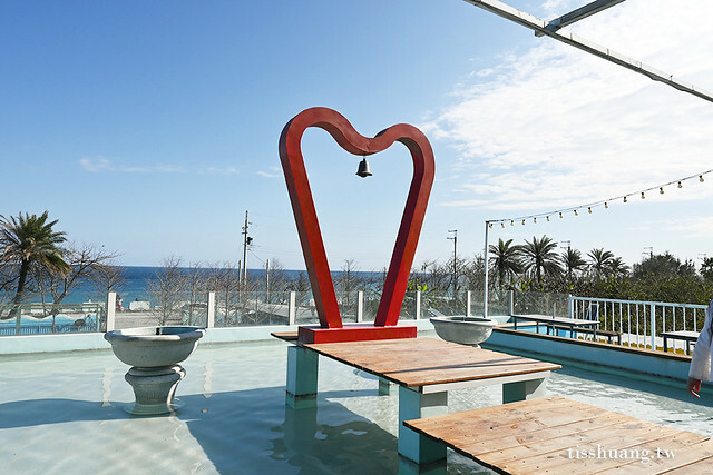 花蓮Pony Cafe｜通往天空的階梯｜海平線的美｜餵食各種小動物｜好玩、好拍的花蓮景點｜附菜單