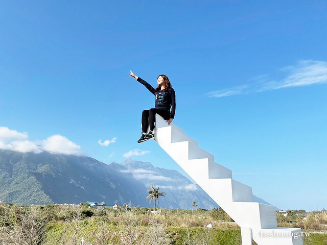 花蓮Pony Cafe｜通往天空的階梯｜海平線的美｜餵食各種小動物｜好玩、好拍的花蓮景點｜附菜單