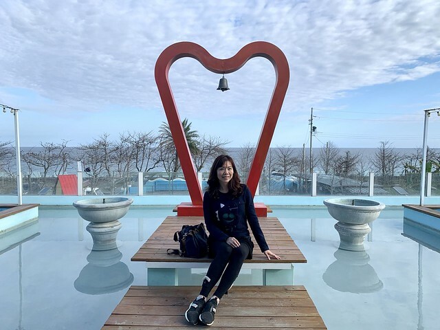 花蓮Pony Cafe｜通往天空的階梯｜海平線的美｜餵食各種小動物｜好玩、好拍的花蓮景點｜附菜單