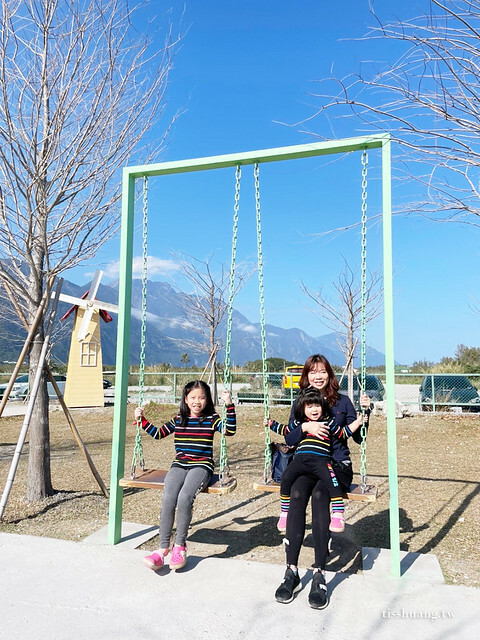 花蓮Pony Cafe｜通往天空的階梯｜海平線的美｜餵食各種小動物｜好玩、好拍的花蓮景點｜附菜單