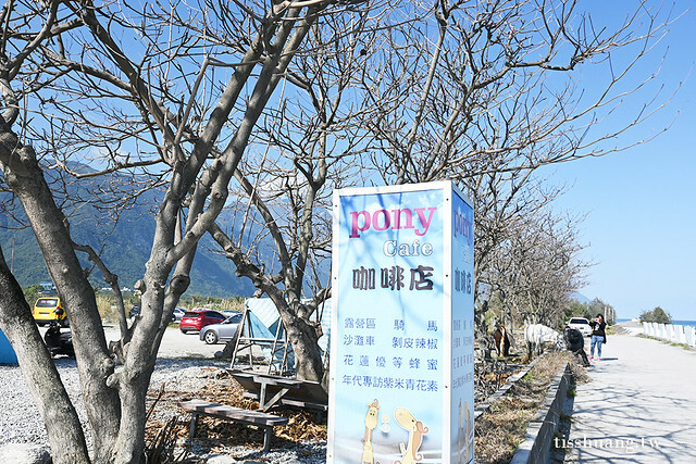花蓮Pony Cafe｜通往天空的階梯｜海平線的美｜餵食各種小動物｜好玩、好拍的花蓮景點｜附菜單