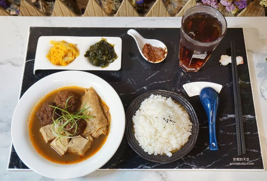 [新莊輔大美食 麻麻號]隱身二樓的超平價麻辣鍋物 百元內就可以吃到澎湃套餐 獨家調配湯頭配料 令人安心的鍋物選擇 - 安妮的天空