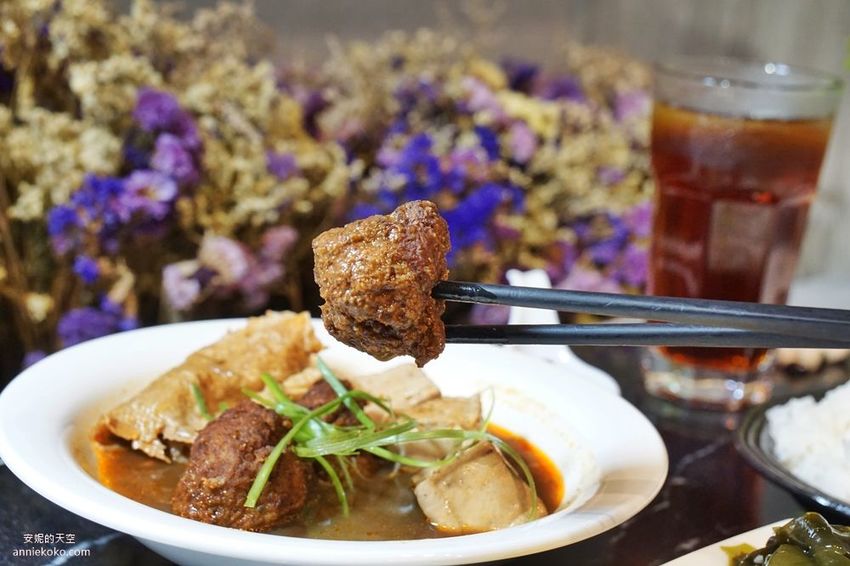 [新莊輔大美食 麻麻號]隱身二樓的超平價麻辣鍋物 百元內就可以吃到澎湃套餐 獨家調配湯頭配料 令人安心的鍋物選擇 - 安妮的天空