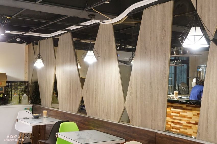 [新莊輔大美食 麻麻號]隱身二樓的超平價麻辣鍋物 百元內就可以吃到澎湃套餐 獨家調配湯頭配料 令人安心的鍋物選擇 - 安妮的天空