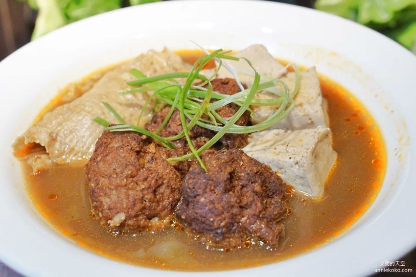[新莊輔大美食 麻麻號]隱身二樓的超平價麻辣鍋物 百元內就可以吃到澎湃套餐 獨家調配湯頭配料 令人安心的鍋物選擇 - 安妮的天空