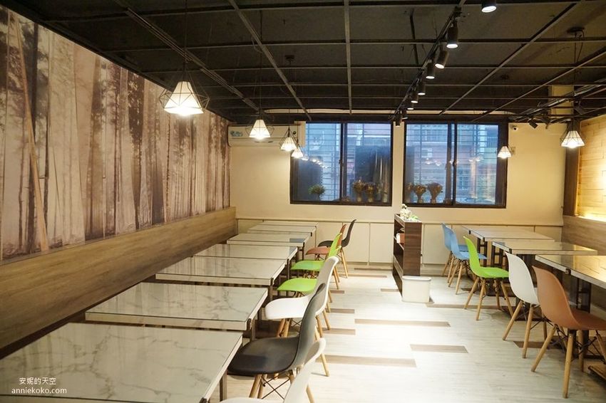 [新莊輔大美食 麻麻號]隱身二樓的超平價麻辣鍋物 百元內就可以吃到澎湃套餐 獨家調配湯頭配料 令人安心的鍋物選擇 - 安妮的天空